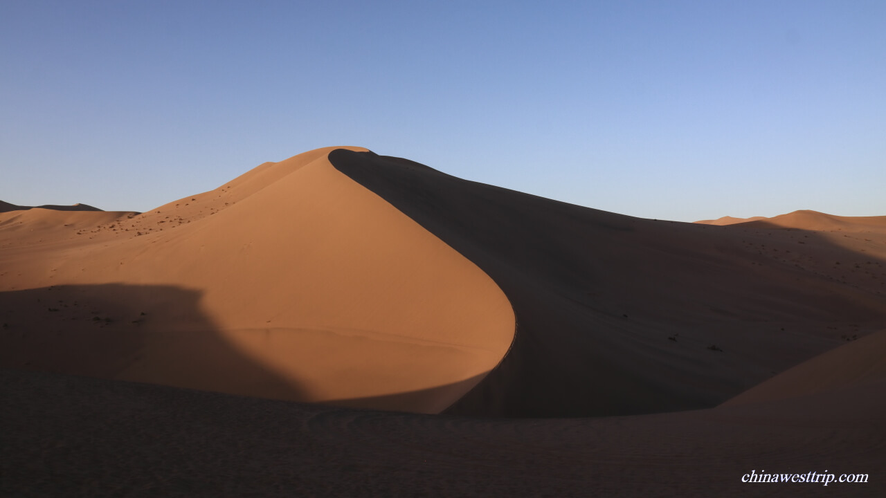 DUnhuang Sand-dune Mountain 003.jpg