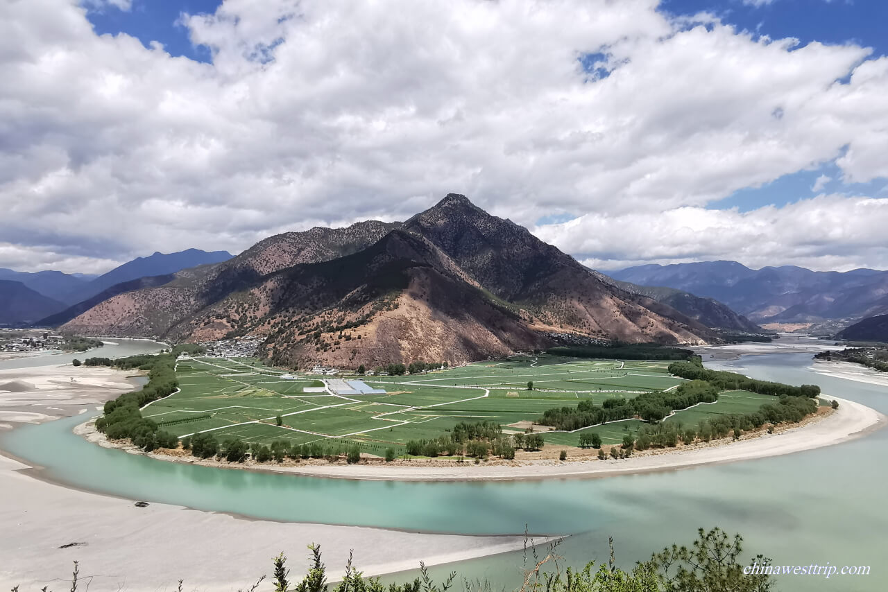 The First Bend of Yangtze River