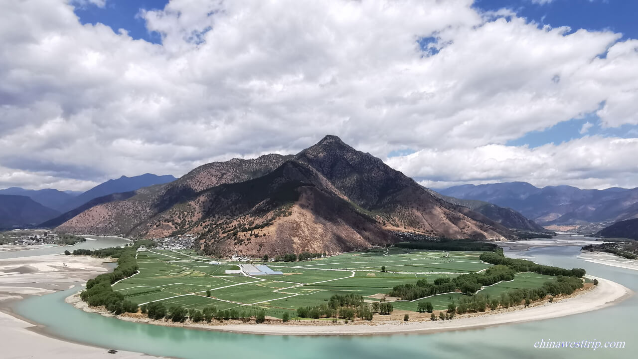 Yangtze River's First Bend 001W.jpg